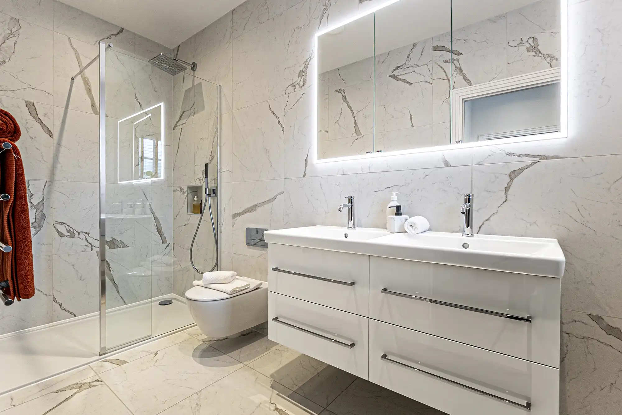 BELL BAR Bedroom 1 En Suite