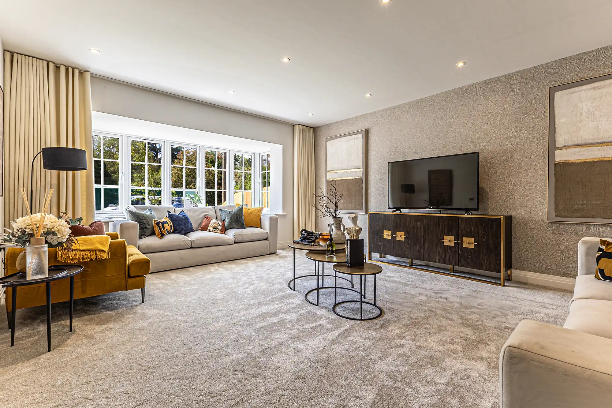 BELL BAR Living Room 1